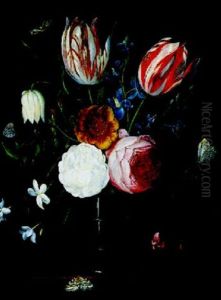 Bouquet De Fleurs Dans Un Vase En Verre Pose Sur Une Table