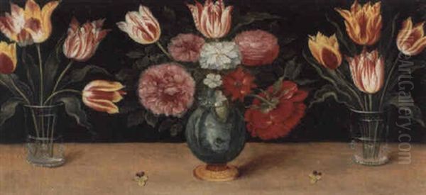 Bouquets De Tulipes Et Roses Sur Un Entablement - view 1