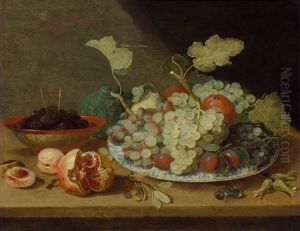 Plat De Fruits Et Bol De Mures Sur Un Entablement