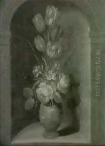 Bouquets De Fleurs En Grisaille Sur Fond De Niche           (2)