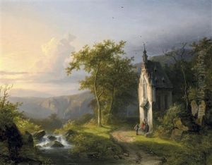 Abend Im Gebrige. Wanderer Vor Einer Kleinen Kapelle Am Bachlauf