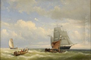 Handelsschiff Und Fischerboote Vor Der Kuste