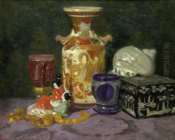 Stilleben Mit Japanischer Satsuma-vase, Schmuckkastchen Mit Schildpattdekor Und Muschel - view 1