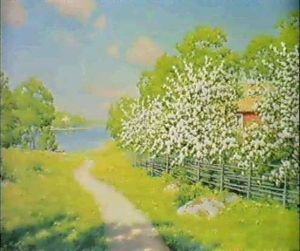 Sommarlandskap Med Sjo Samt Blommande Frukttrad Vid Staket