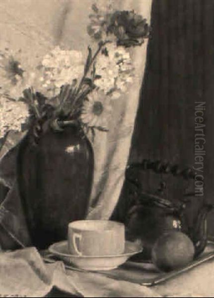 Stilleben Mit Blumenstraus In Ziegelroter Vase Und Gelber Teetasse - view 1