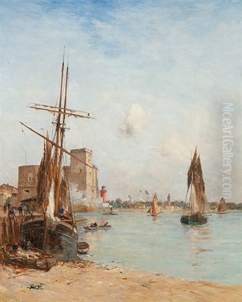 Hafenbucht Mit Fischerbooten Vor Festungsanlage Und Stadtsilhouette - view 1