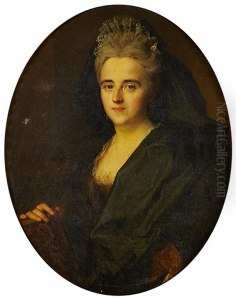 Portrait De Jeune Femme En Robe Noire Tenant Un Livre - view 1