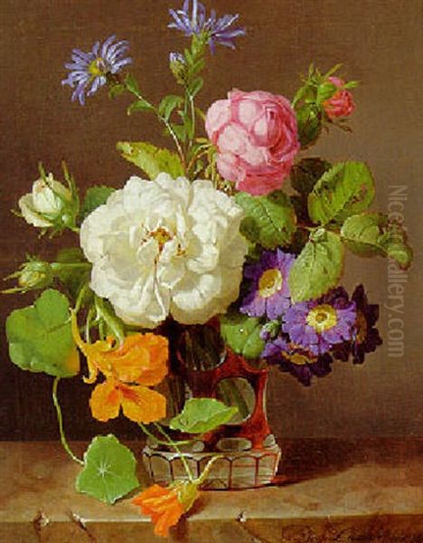 Weise Und Rosa Rosen, Primel Und Kornblumen In Einem Roten Uberfangglas - view 1