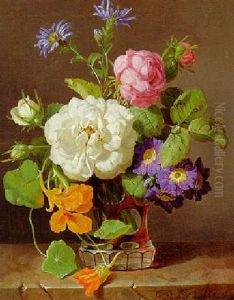 Weise Und Rosa Rosen, Primel Und Kornblumen In Einem Roten Uberfangglas