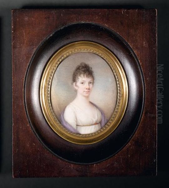 Portrait De Jeune Femme En Robe De Soie Blanche Et Cape Mauve Sur Les Epaules, Fond De Ciel Bleu Nuageux - view 1