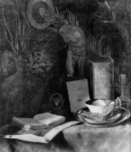 Stilleben Mit Buch, Tasse Und Medallion