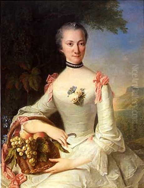 Portrait De Jeune Femme Tenant Un Panier De Raisins - view 1