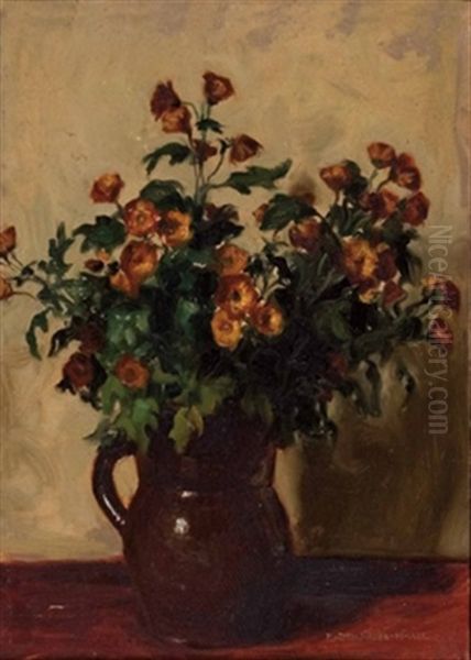 Blumen In Tonkrug, Teilweise Verwischt - view 1