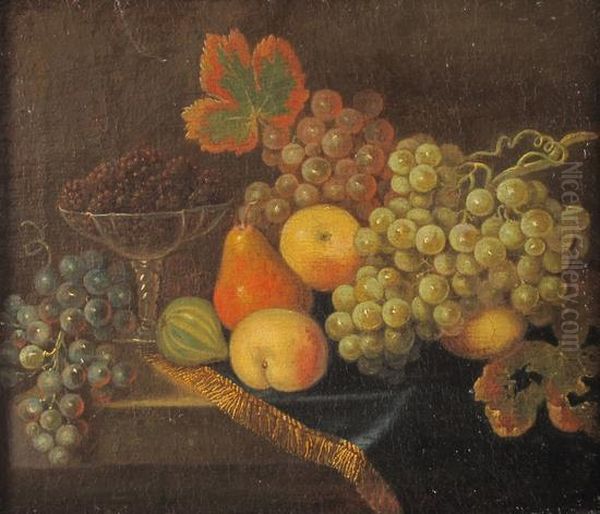 Uva, Mele, Pere, Fichi E Altri Frutti Su Un Tavolo - view 1