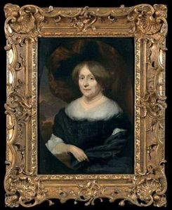 Portrait De Femme Agee Sur Fond De Drape Et De Parc