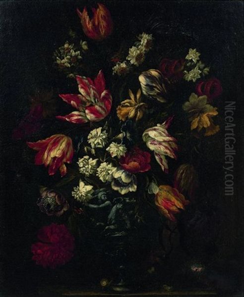 Bouquet De Fleurs Dans Un Vase Richement Sculpte - view 1