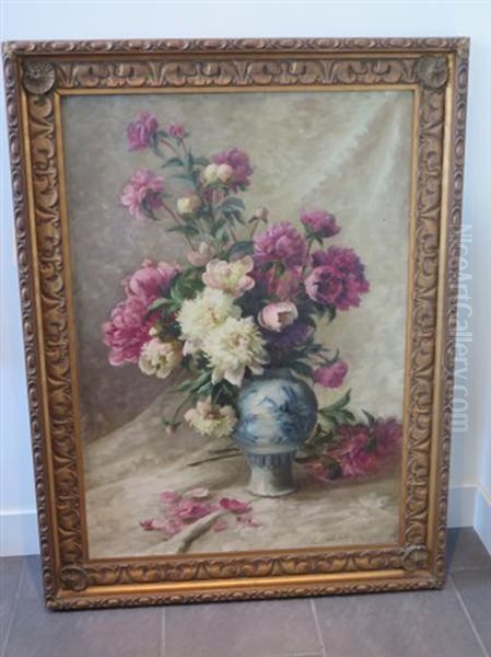 Bouquet De Pivoines Et Dalhias Dans Un Vase En Faience De Nevers 17eme - view 1