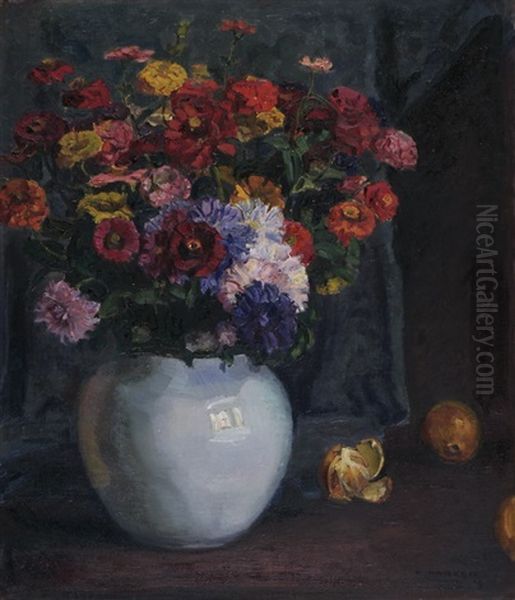 Blumenstrauss In Weisser Kugelvase - view 1