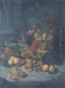 Pommes Et Raisins Au Pied D'une Colonne