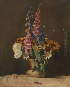 Stillleben Mit Sommerlichem Straus In Einer Keramikvase