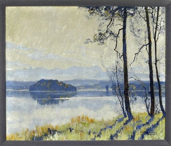 Blick Von Einem Baumbestandenen Ufer Auf Den Ostersee Mit Inseln Und Den Alpen Im Hintergrund - view 1
