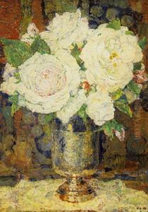 Roses Blanches Au Vase D'argent Roses Blanches Au Vase D'argent