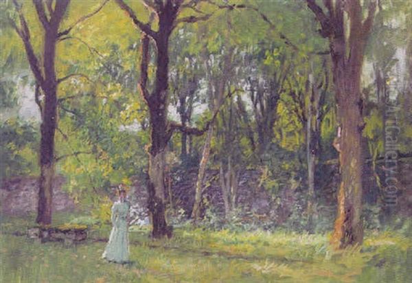 Ung Pige I Lang Lys Kjole I En Park - view 1