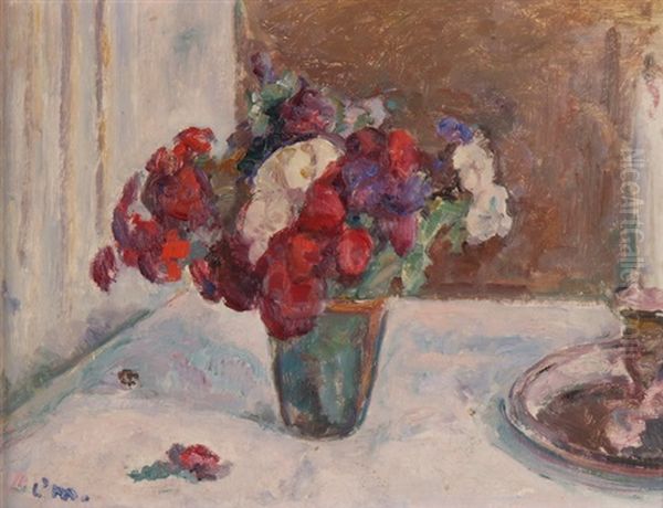 Blumenvase Auf Weiss Gedecktem Tisch - view 1