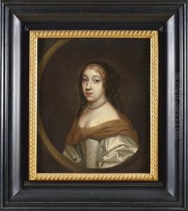 Femme Au Collier De Perles