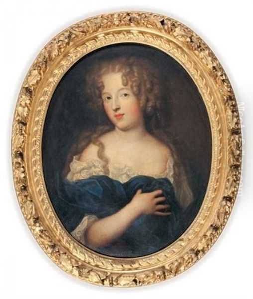 Portrait De Femme En Buste, Aux Yeux Bleus, Corsage Brodee, La Main Droite Sur Son Drape Bleu - view 1