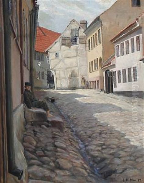 Gadeparti Med Smilende Gadedreng, I Baggrunden To Gaende Kadetter - view 1