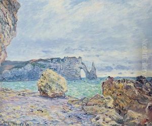 Etretat. La Plage Et La Falaise D'aval
