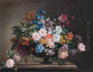 Ein Blumenstillleben In Einer Glasvase Auf Einem Steinsockel