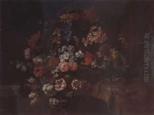 Corbeille De Fleurs Sur Un Entablement, Pres D'une Draperie Corbeille De Fleurs Sur Un Entablement, Pres D'une Draperie