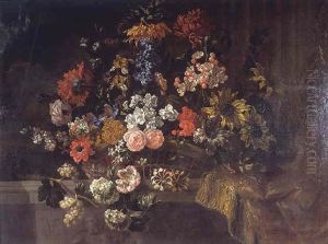 Corbeille De Fleurs Sur Un Entablement, Pres D'une Draperie Corbeille De Fleurs Sur Un Entablement, Pres D'une Draperie