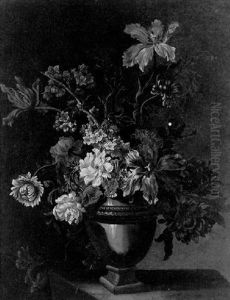 Bouquet De Fleurs Dans Un Vase En Pierre Sur Un Entablement