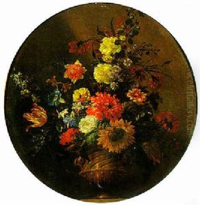 Tulipani E Altri Fiori In Un Vaso Su Un Piano Di Pietra
