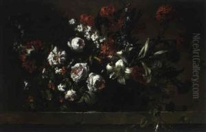 Roses Et Autres Fleurs Dans Une Coupe Sur Une Table En Pierre Roses Et Autres Fleurs Dans Une Coupe Sur Une Table En Pierre