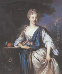 Portrait De Jeune Femme Au Drape Bleu Tenant Des Fleurs