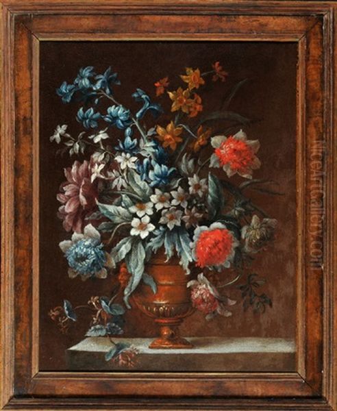 Blumenstraus In Vase Auf Steinsockel - view 1