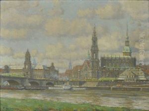Ansicht Von Dresden: Blick Auf Die Altstadt Mit Augustusbrucke An Einem Sommertag