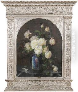 Stilleben Mit Weisen Rosen In Blauer Vase