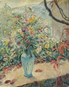 Bunter Blumenstrauss In Blauer Vase Auf Einer Brustung