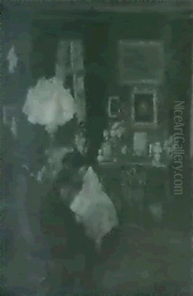 Interieur Mit Nahender Frau Bei Lampenlicht - view 1