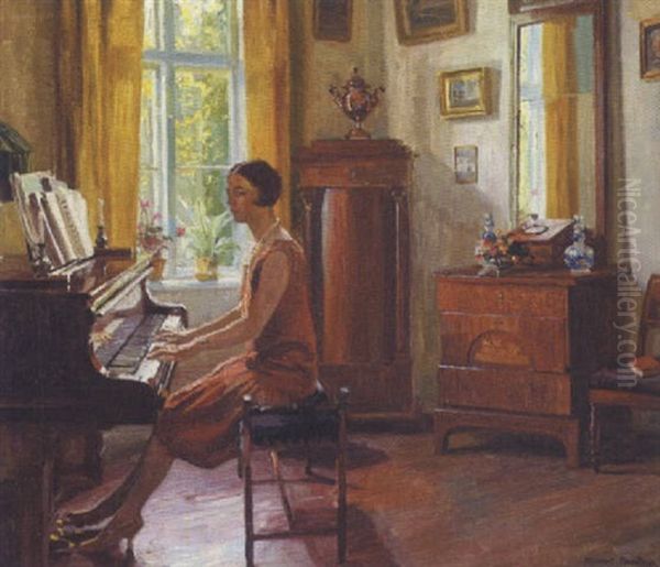 Else Norgaard Ved Flyglet I Stuen Til Den Nedrevne Villa Kirsten - view 1