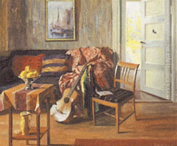 Interior Med Guitar - view 1
