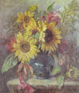 Sonnenblumen Und Gefarbtes Weinlaub In Einer Vase