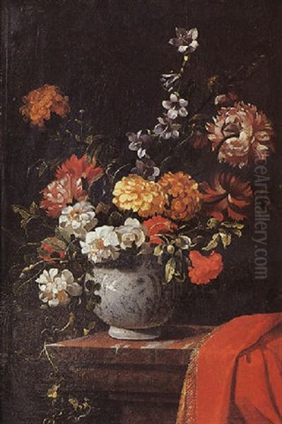 Vase De Fleurs Sur Entablement Avec Un Tapis Rouge Frange D'or - view 1