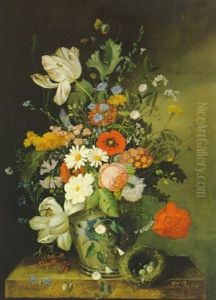 Blumenstraus Mit Tulpen, Pfingstrosen, Margeriten Und Anderen Feldblumen In Einer Keramikvase