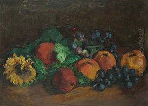Herbstliches Stillleben Mit Apfeln, Weinreben Und Sonnenblume